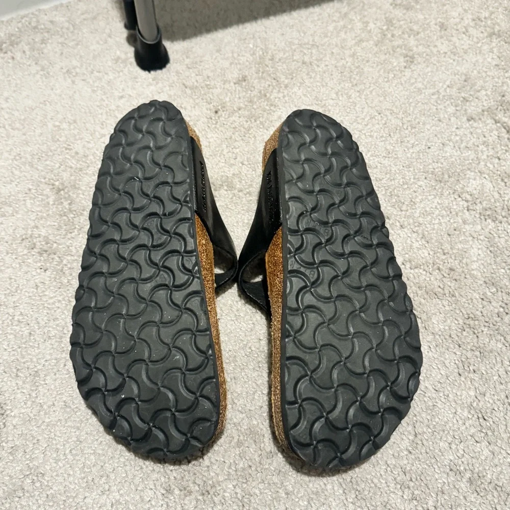 Birkenstock Gizeh Black Sandal - Picture 3 of 3